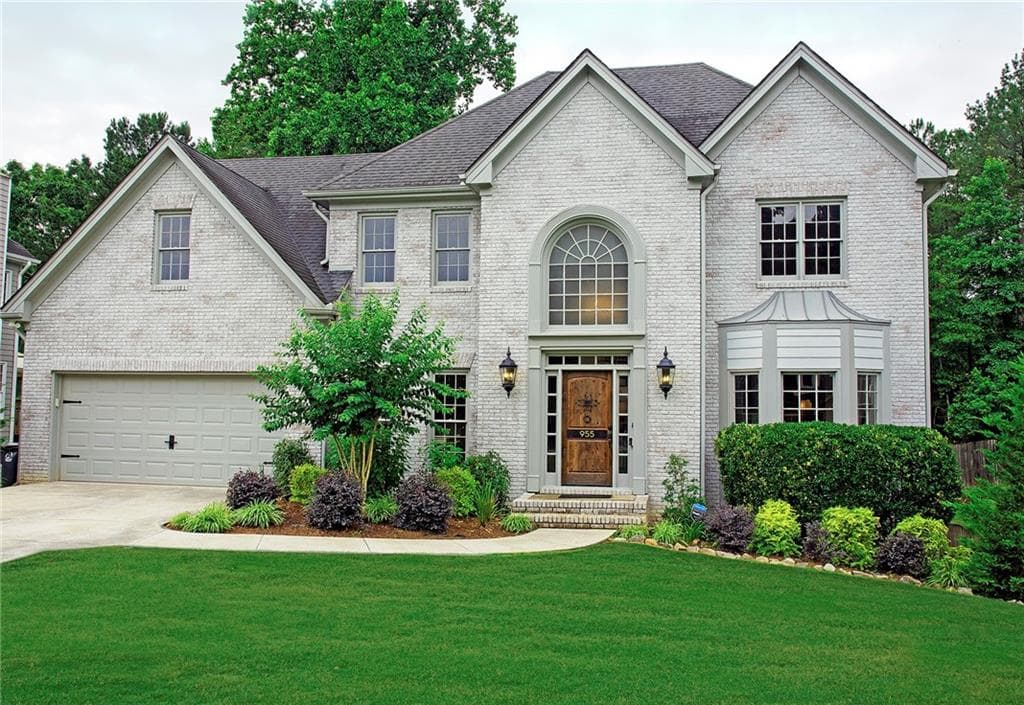 6 bedroom, 4 bathroom, 4,290 sq ft single family residence sold at 955 Secret Cove Drive, Buford, GA 30518