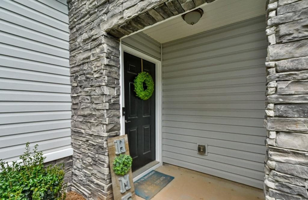 3 bedroom, 3 bathroom, 1,280 sq ft single family residence sold at 803 Windcroft Circle, Acworth, GA 30101