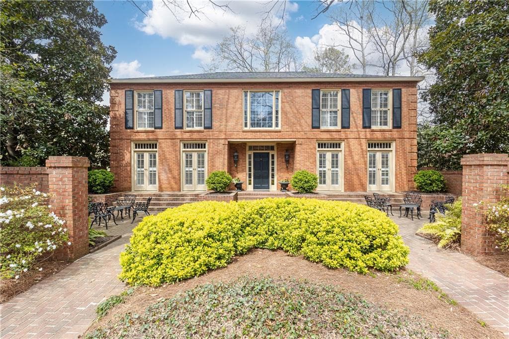 3 bedroom, 4 bathroom, 4,989 sq ft single family residence sold at 4411 Paces Battle, Atlanta, GA 30327