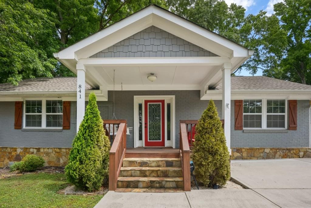 3 bedroom, 3 bathroom, 1,152 sq ft single family residence sold at 841 Powder Springs Street, Smyrna, GA 30080