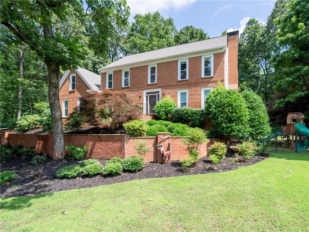 4 bedroom, 5 bathroom, 3,421 sq ft single family residence sold at 3600 Glen Crossing Drive, Alpharetta, GA 30022