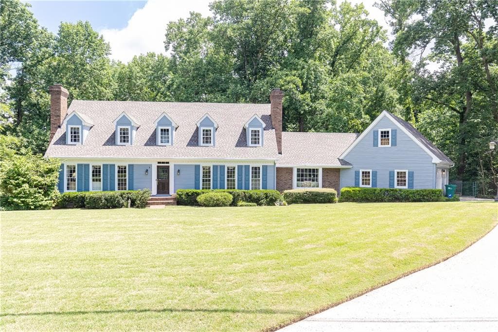 5 bedroom, 4 bathroom, 4,593 sq ft single family residence sold at 675 Fair Oaks Manor, Sandy Springs, GA 30327