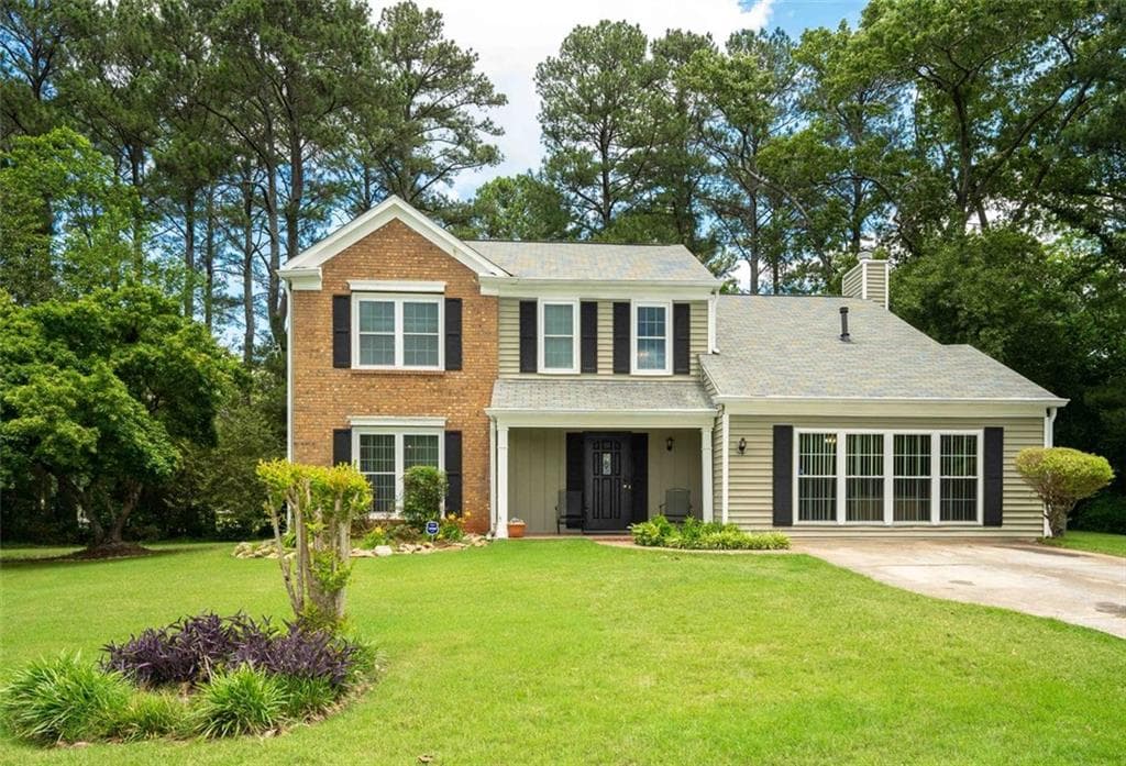 3 bedroom, 3 bathroom, 2,528 sq ft single family residence sold at 3384 SOUTHERN OAKS Court, Decatur, GA 30034