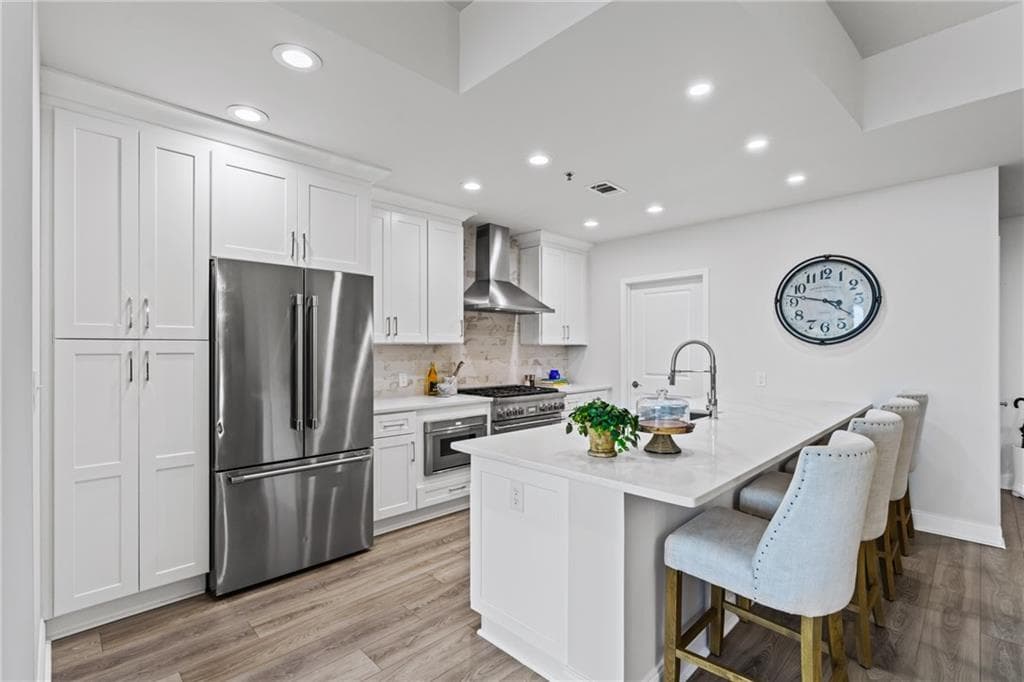 3 bedroom, 3 bathroom, 2,152 sq ft condominium sold at 270 17th Street 3404, Atlanta, GA 30363