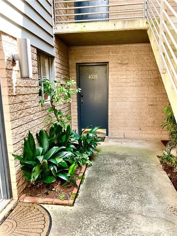 2 bedroom, 2 bathroom, 1,166 sq ft townhouse sold at 4300 Chastain Walk 4335, Atlanta, GA 30342