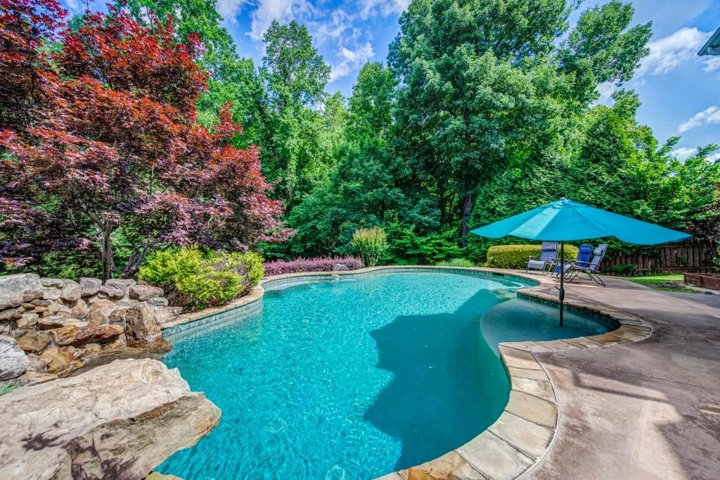 6 bedroom, 5 bathroom, 4,375 sq ft single family residence sold at 847 Valley Drive, Canton, GA 30114