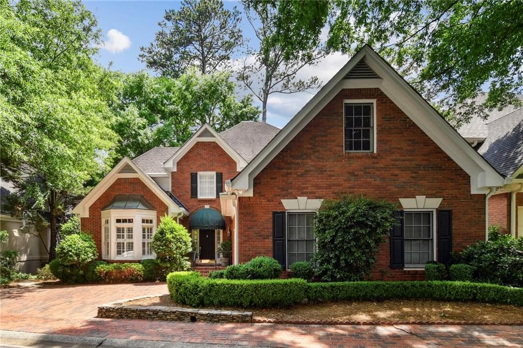 4 bedroom, 4 bathroom single family residence sold at 10 Westminster Close Drive, Atlanta, GA 30327