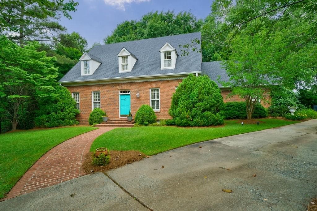4 bedroom, 5 bathroom, 3,950 sq ft single family residence sold at 4054 Keswick Drive, Atlanta, GA 30339