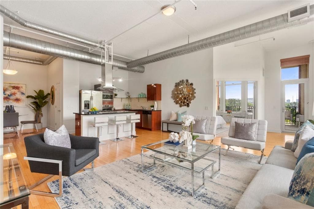 2 bedroom, 2 bathroom, 1,505 sq ft condominium sold at 3820 Roswell Road 608, Atlanta, GA 30342