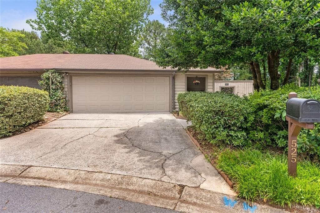 525 PUTTERS Court, Johns Creek, GA 30022 — most recent listing photo