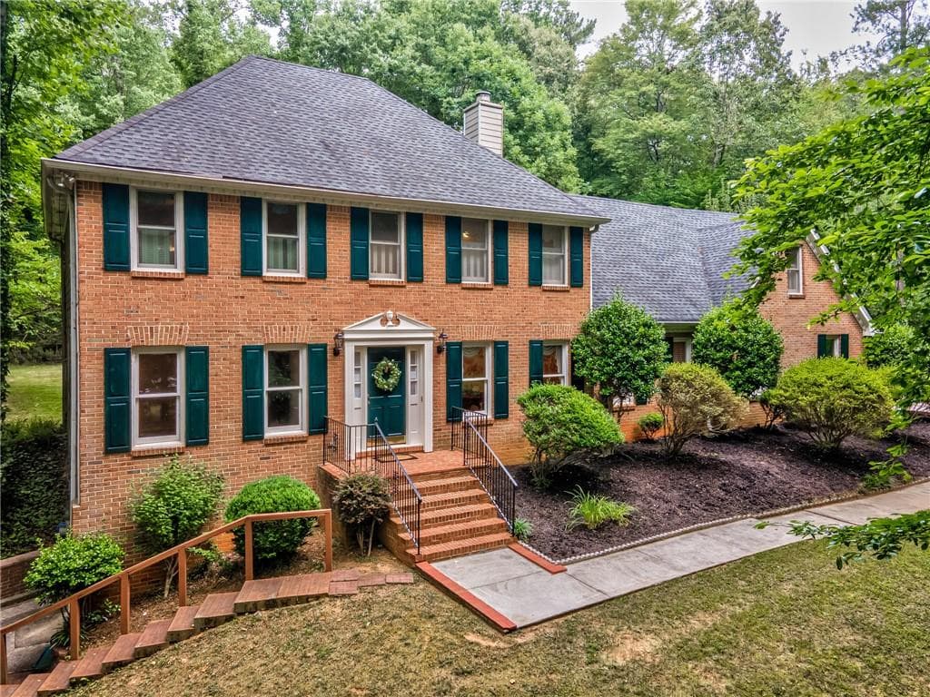 4 bedroom, 3 bathroom, 2,869 sq ft single family residence sold at 1085 Willow Bend, Roswell, GA 30075