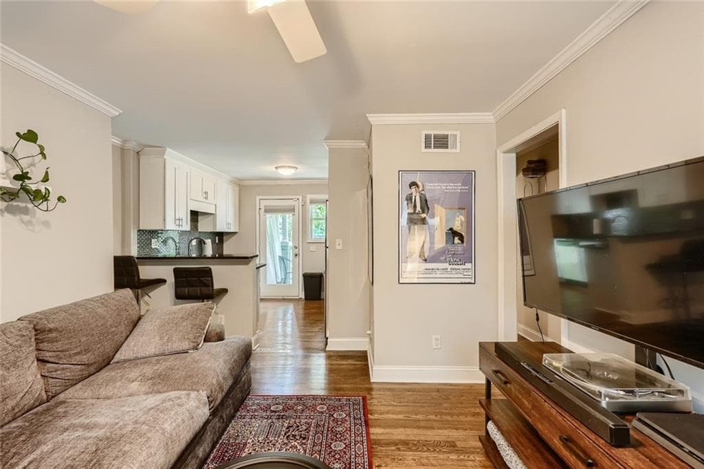 2 bedroom, 1 bathroom, 683 sq ft condominium sold at 1067 Alta Avenue 31, Atlanta, GA 30307