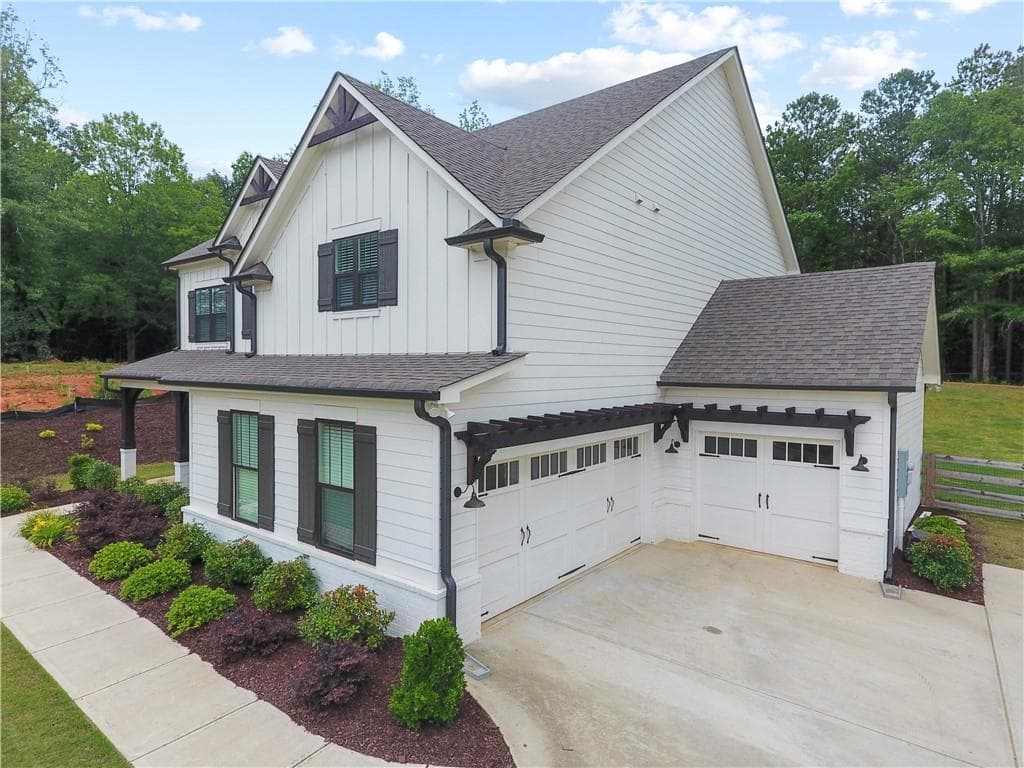 5 bedroom, 4 bathroom, 3,289 sq ft single family residence sold at 4060 Silverstone Drive, Braselton, GA 30517