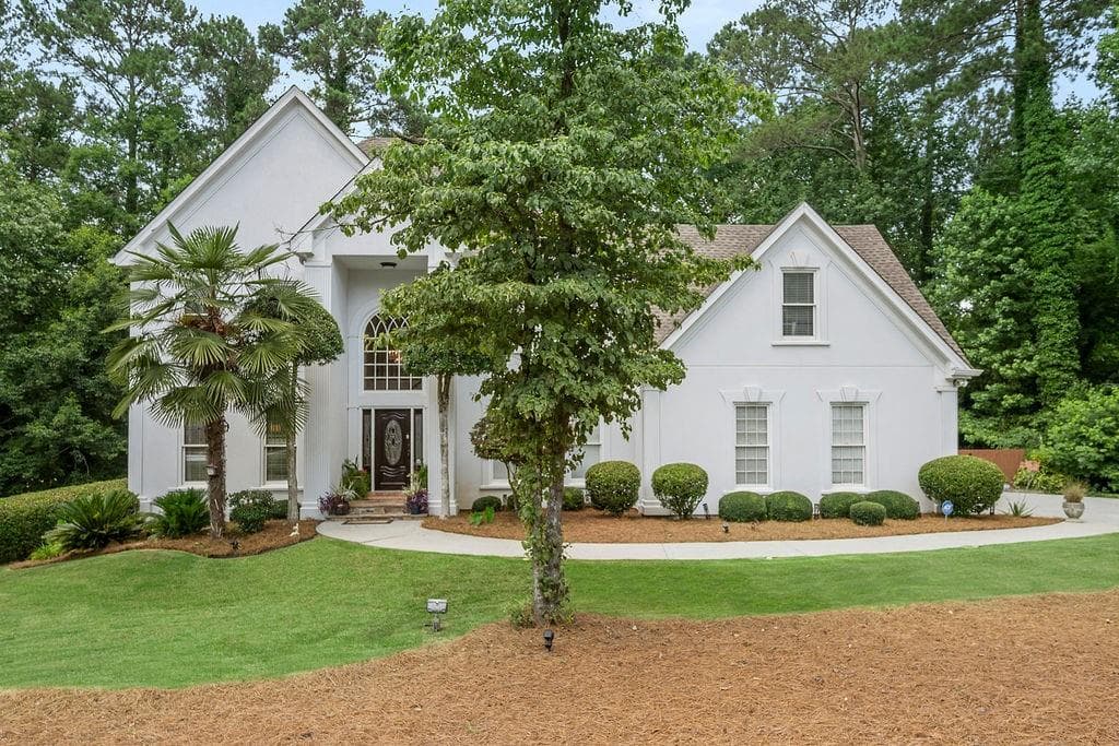 6 bedroom, 5 bathroom, 4,360 sq ft single family residence sold at 3585 Carrick Court, Snellville, GA 30039
