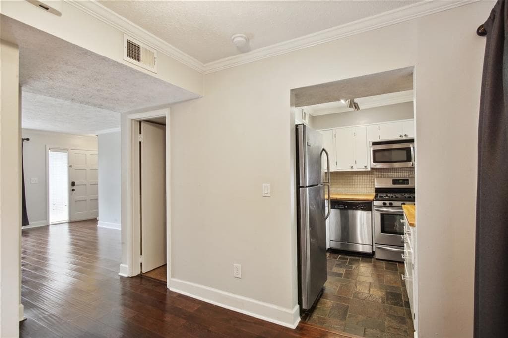 2 bedroom, 2 bathroom, 1,036 sq ft townhouse sold at 120 Biscayne Drive A-2, Atlanta, GA 30309