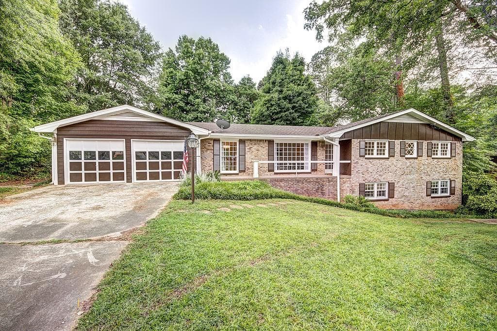 4 bedroom, 3 bathroom, 2,981 sq ft single family residence sold at 120 Deerwood Circle, Smyrna, GA 30082