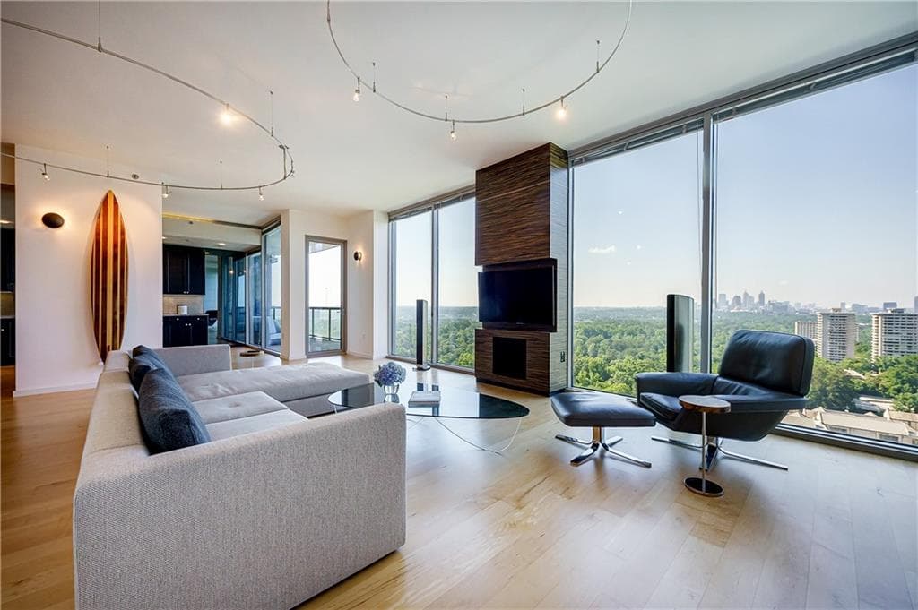 1 bedroom, 3 bathroom, 1,939 sq ft condominium sold at 2795 Peachtree Road 1804, Atlanta, GA 30305