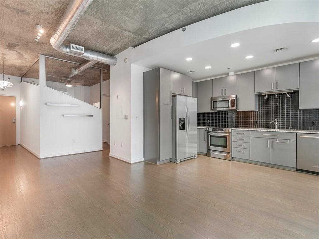1 bedroom, 1 bathroom, 696 sq ft condominium sold at 923 Peachtree Street 1423, Atlanta, GA 30309