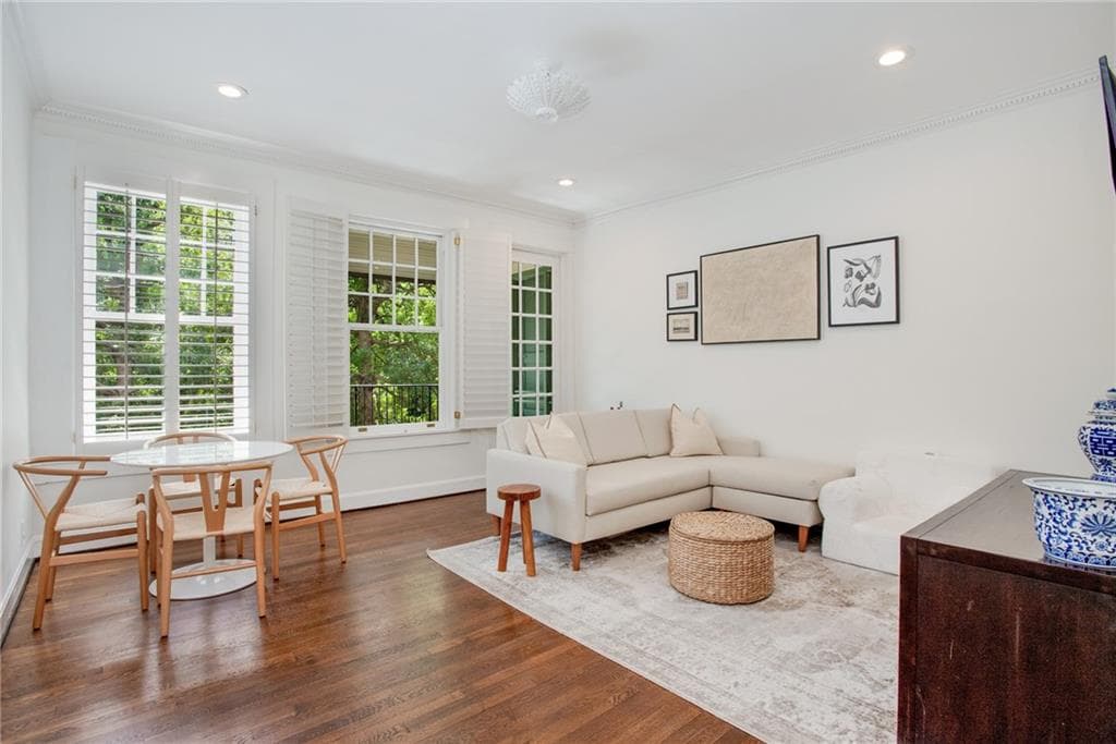 2 bedroom, 1 bathroom, 1,136 sq ft condominium sold at 124 Lafayette Drive 4, Atlanta, GA 30309