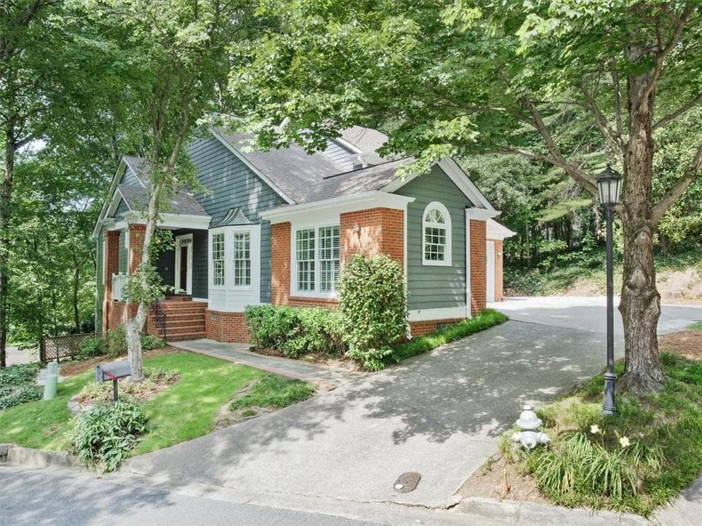 4 bedroom, 5 bathroom, 3,500 sq ft single family residence sold at 12 Bohler Mews, Atlanta, GA 30327