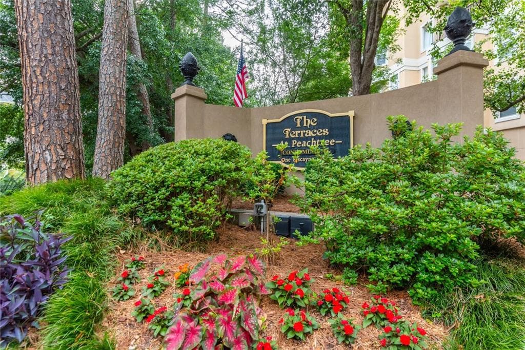 2 bedroom, 2 bathroom, 1,200 sq ft condominium sold at 1 Biscayne Drive 203, Atlanta, GA 30309