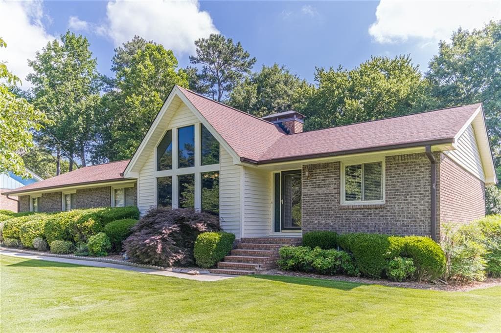 3 bedroom, 2 bathroom, 1,683 sq ft single family residence sold at 2354 Amber Woods Drive, Snellville, GA 30078