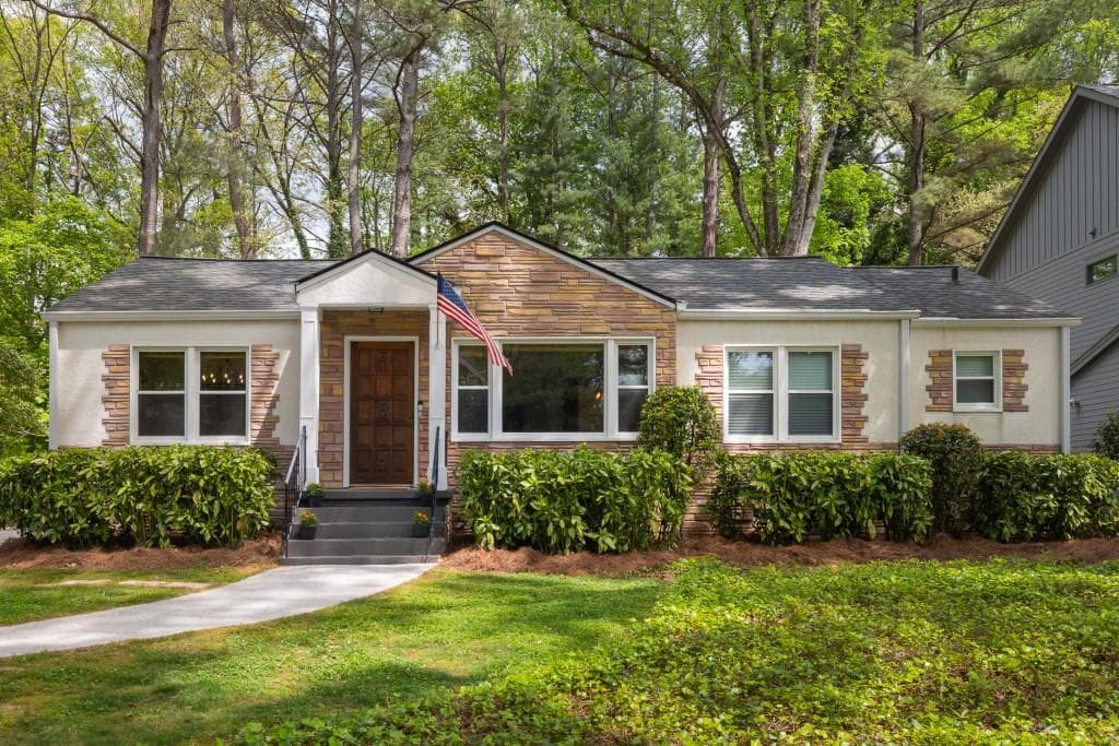 3 bedroom, 2 bathroom, 1,452 sq ft single family residence sold at 1059 Briar Vista Terrace, Atlanta, GA 30324