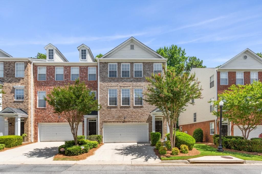 3 bedroom, 4 bathroom, 2,260 sq ft townhouse sold at 3755 Chattahoochee Summit Drive, Atlanta, GA 30339