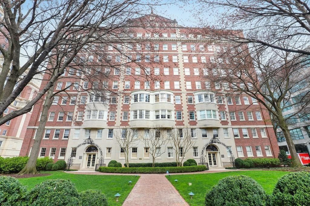 2 bedroom, 2 bathroom, 1,682 sq ft condominium sold at 1327 Peachtree Street C4, Atlanta, GA 30309