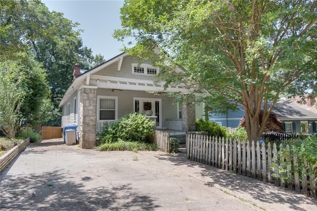 3 bedroom, 3 bathroom, 2,600 sq ft single family residence sold at 1085 United Avenue, Atlanta, GA 30316