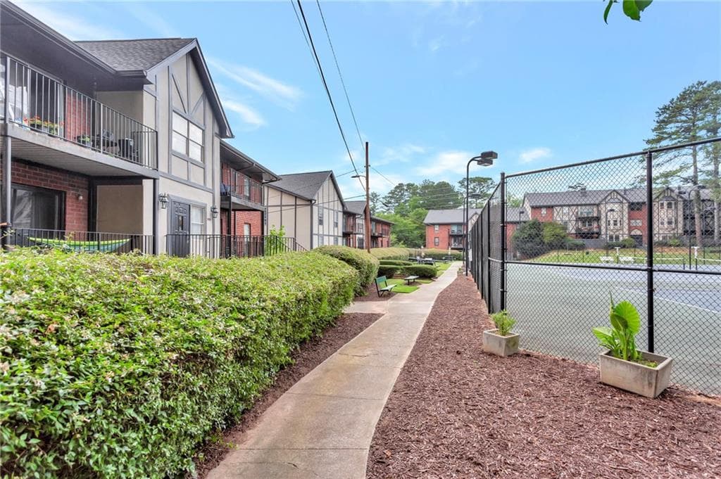 1 bedroom, 1 bathroom, 797 sq ft condominium sold at 6851 Roswell Road J15, Sandy Springs, GA 30328