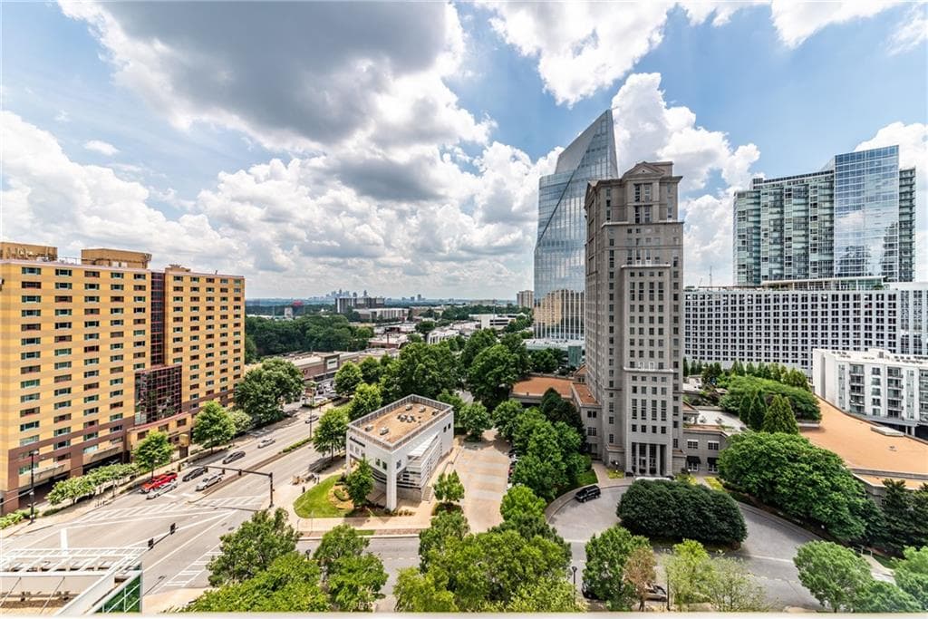 1 bedroom, 1 bathroom, 698 sq ft condominium sold at 3324 Peachtree Road 1006, Atlanta, GA 30326