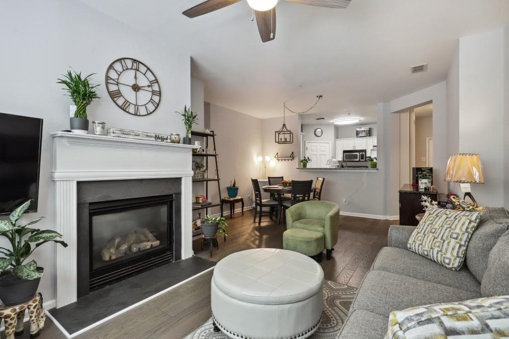 2 bedroom, 2 bathroom, 1,209 sq ft condominium sold at 3150 Woodwalk Drive 3303, Atlanta, GA 30339