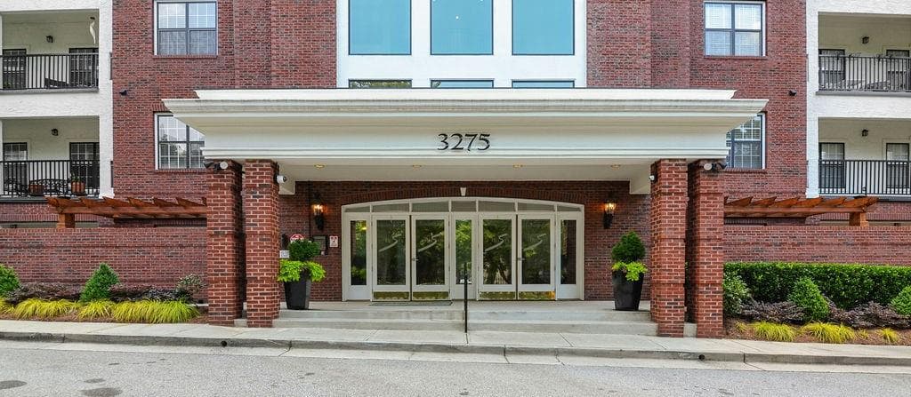 2 bedroom, 2 bathroom, 1,105 sq ft condominium sold at 3275 Lenox Road 210, Atlanta, GA 30324