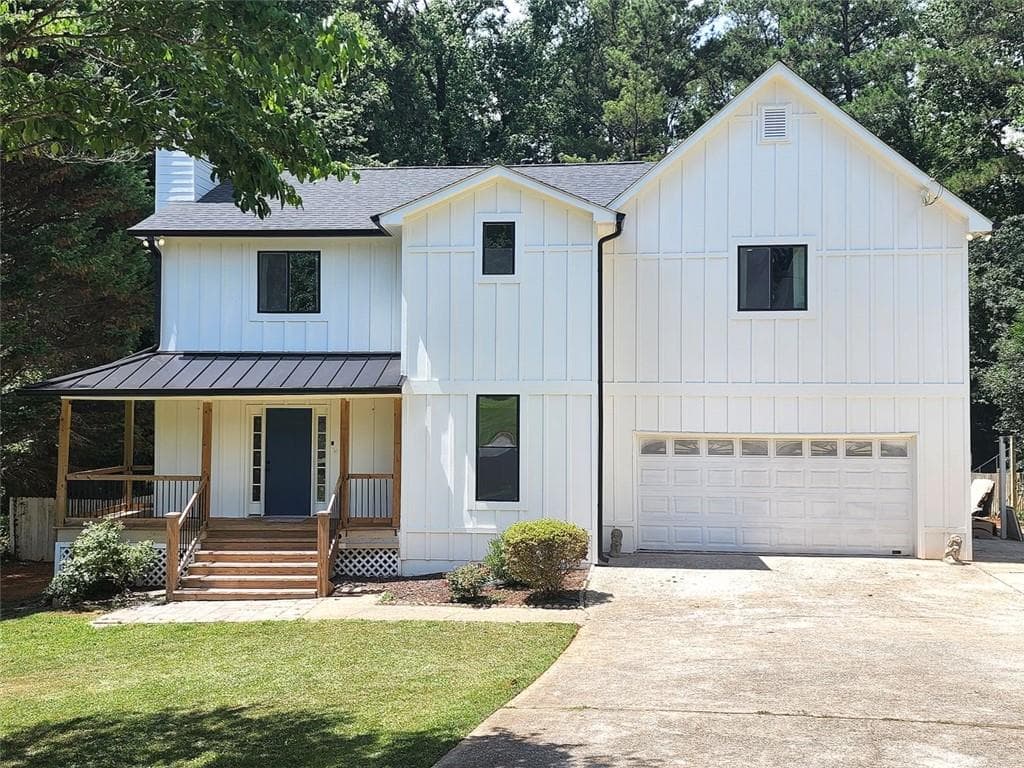 3 bedroom, 3 bathroom, 2,038 sq ft single family residence sold at 3592 Sharon Court, Douglasville, GA 30135