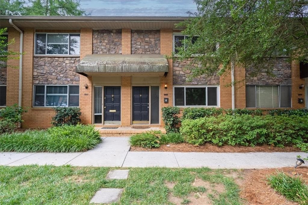 2 bedroom, 2 bathroom, 1,036 sq ft condominium sold at 100 Biscayne Drive A4, Atlanta, GA 30309