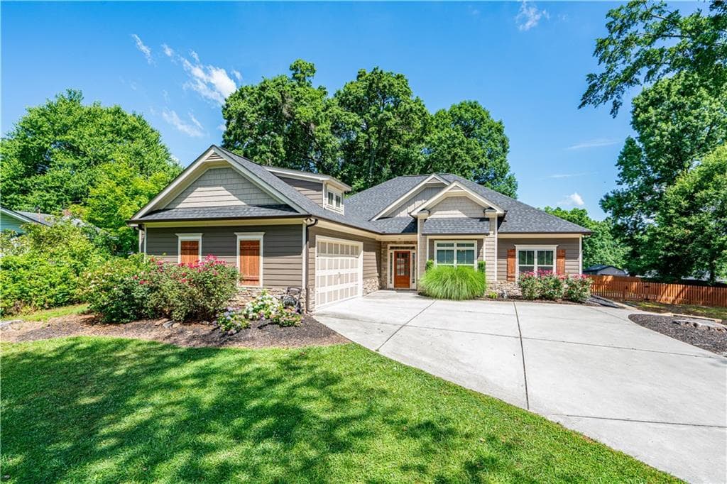 3 bedroom, 3 bathroom, 2,146 sq ft single family residence sold at 5002 Lucille Avenue, Acworth, GA 30101