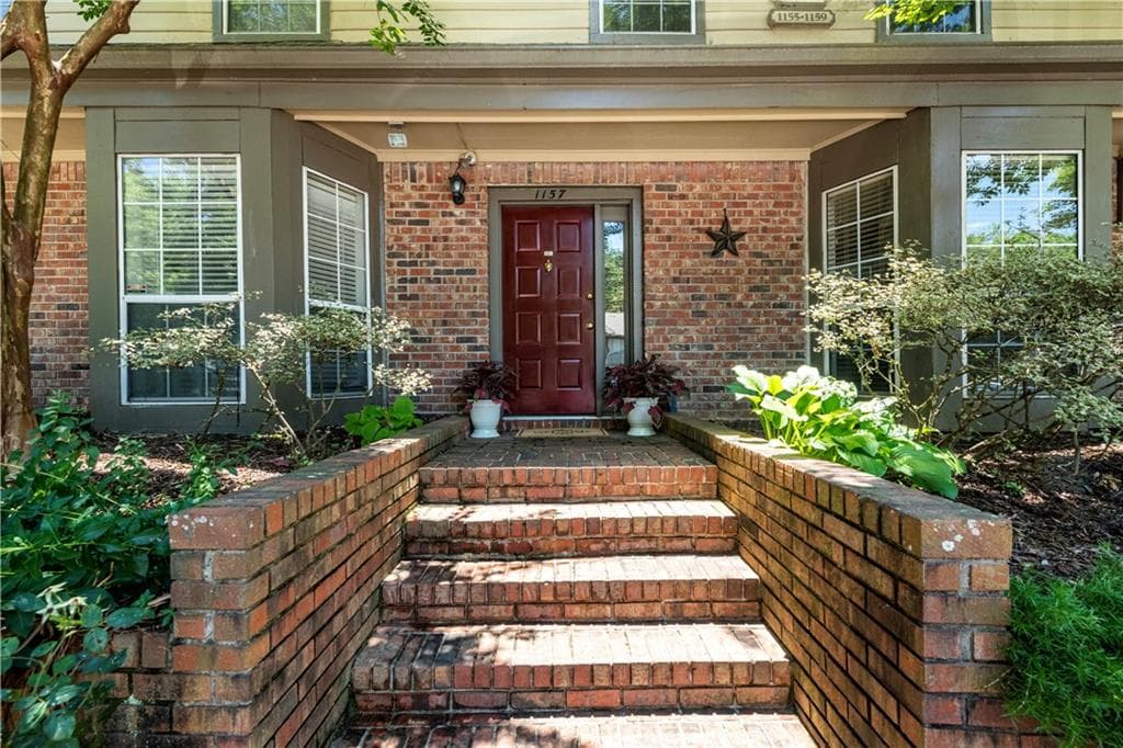 2 bedroom, 3 bathroom, 1,360 sq ft condominium sold at 1157 Weatherstone Drive 1157, Atlanta, GA 30324