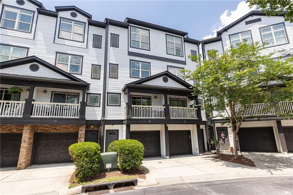 2 bedroom, 3 bathroom, 1,281 sq ft townhouse sold at 220 Semel Circle 136, Atlanta, GA 30309