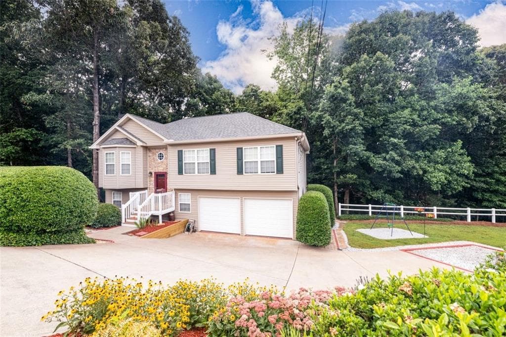 4883 HUNT CLUB Drive, Flowery Branch, GA 30542 — most recent listing photo