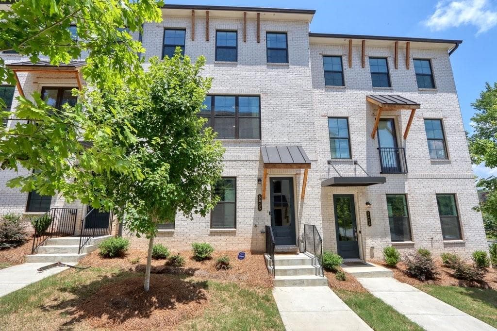 4 bedroom, 4 bathroom, 1,980 sq ft townhouse sold at 5015 Daisy Drive, Roswell, GA 30076