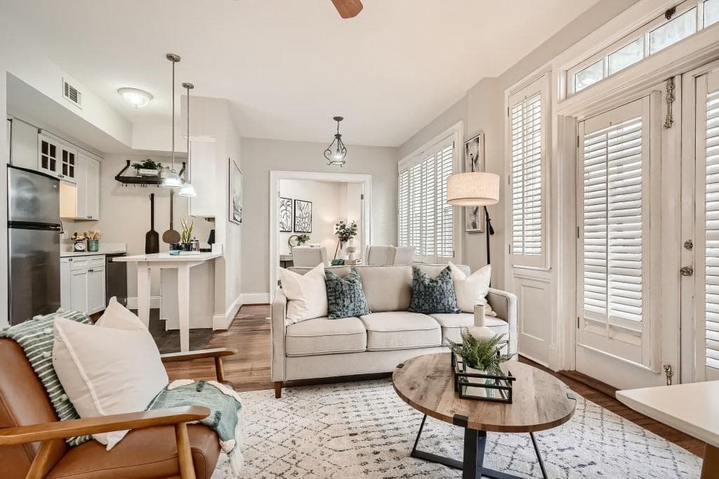 1 bedroom, 1 bathroom, 834 sq ft condominium sold at 908 Juniper Street 104, Atlanta, GA 30309