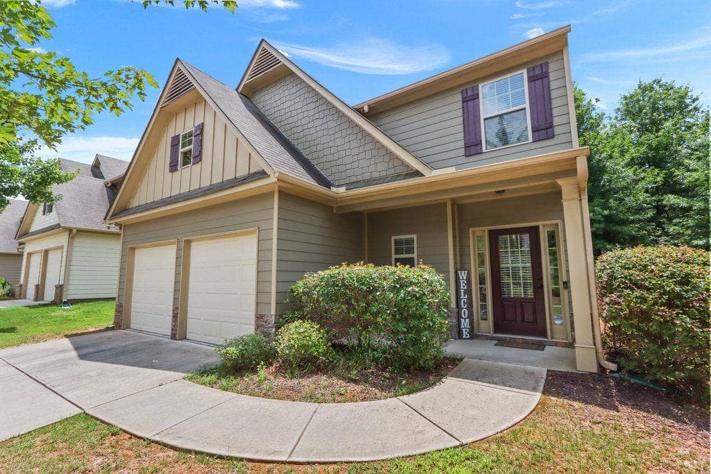 4 bedroom, 3 bathroom, 1,737 sq ft single family residence sold at 4545 BLACK HILLS Drive, Acworth, GA 30101