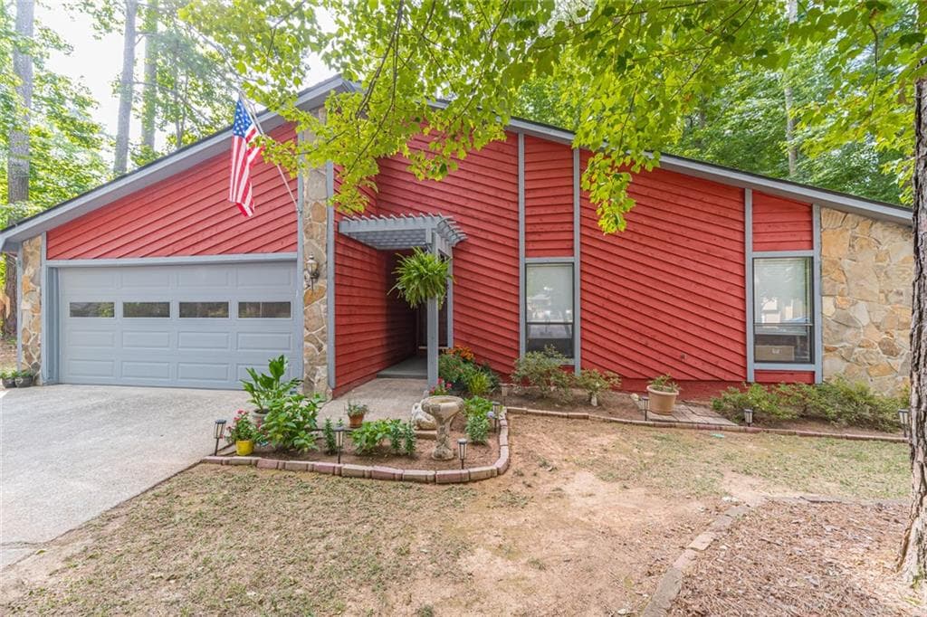3 bedroom, 2 bathroom, 1,537 sq ft single family residence sold at 250 Meadowland Trace, Alpharetta, GA 30022
