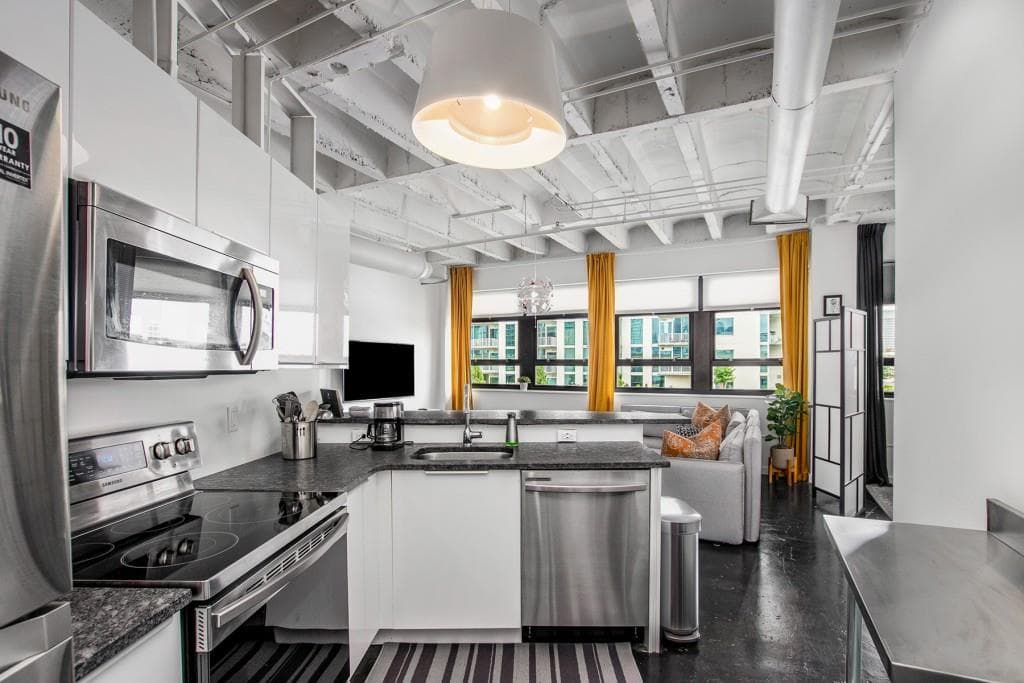 1 bedroom, 1 bathroom, 956 sq ft condominium sold at 878 Peachtree Street 832, Atlanta, GA 30309