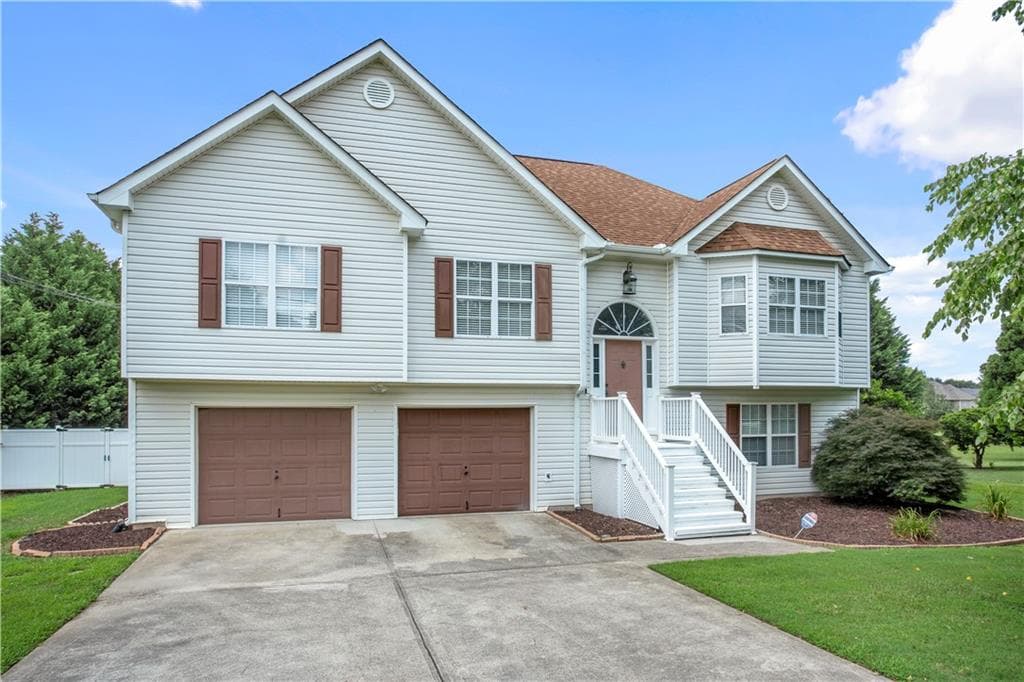 3 bedroom, 3 bathroom, 2,609 sq ft single family residence sold at 3115 OAK GROVE Road, Loganville, GA 30052