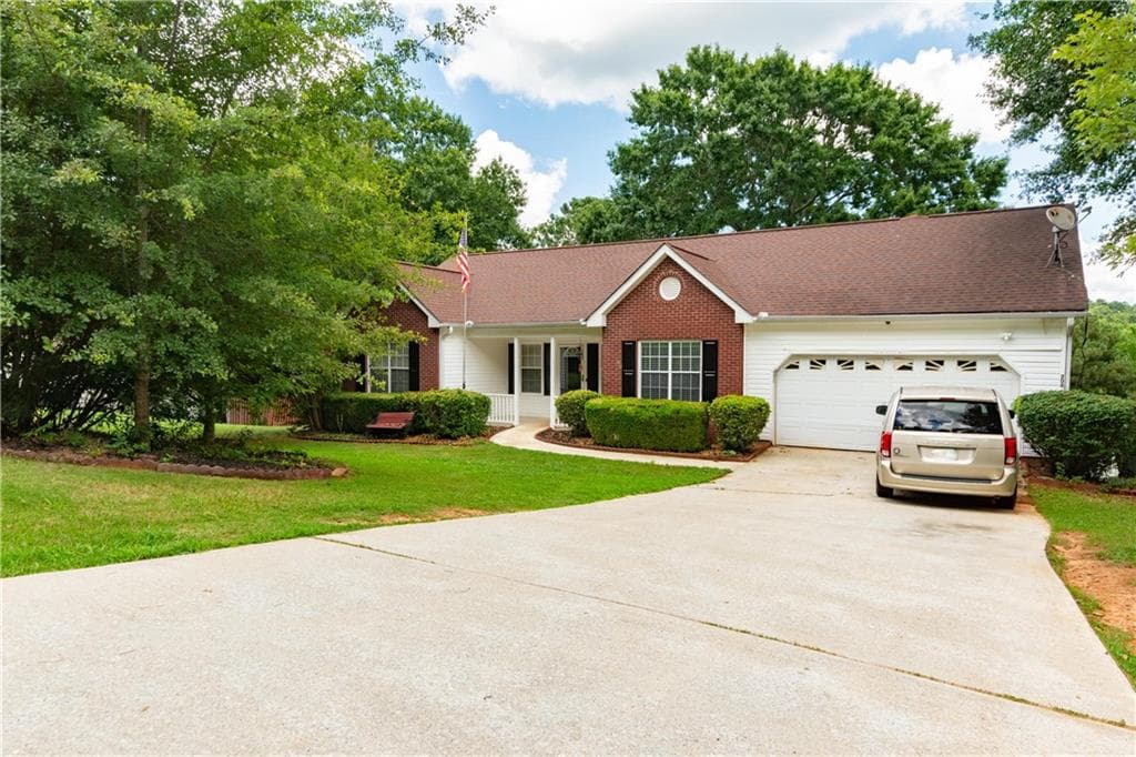 208 Cambridge Drive, Walnut Grove, GA 30052 — most recent listing photo