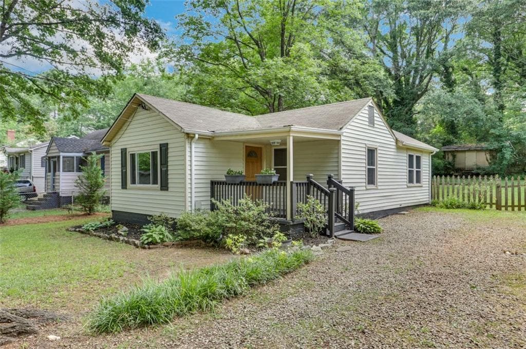 2 bedroom, 2 bathroom, 824 sq ft single family residence sold at 701 Milton Street, Scottdale, GA 30079