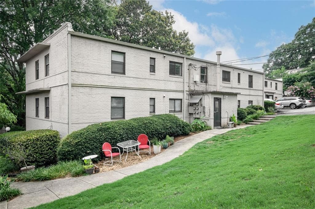 2 bedroom, 1 bathroom, 830 sq ft condominium sold at 95 Ardmore Place 6, Atlanta, GA 30309