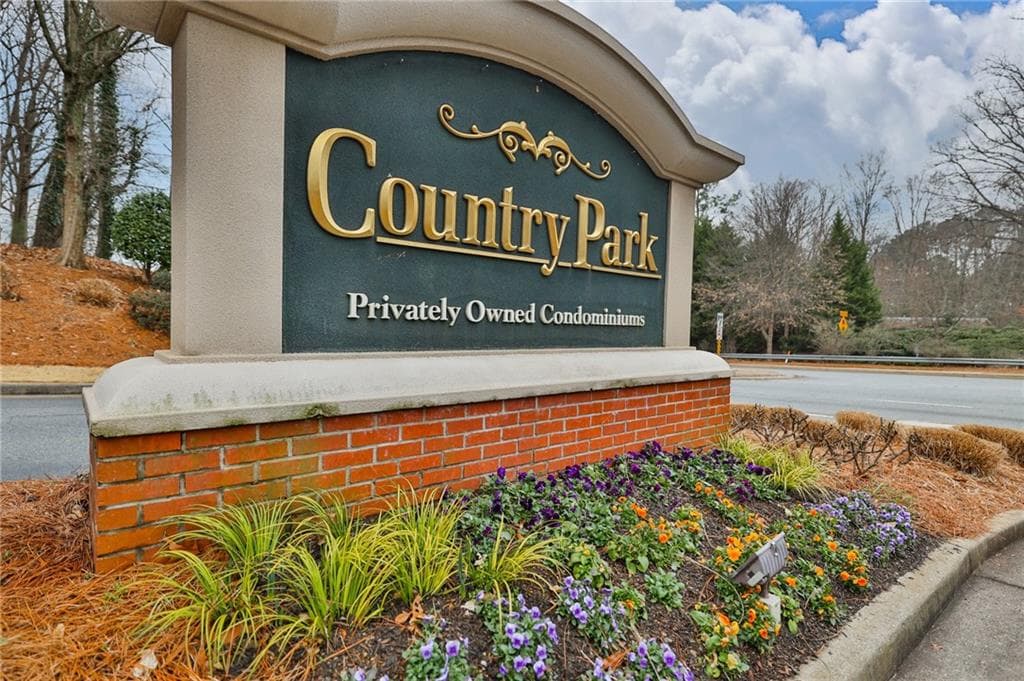 2 bedroom, 2 bathroom, 1,244 sq ft condominium sold at 203 Country Park Drive, Smyrna, GA 30080